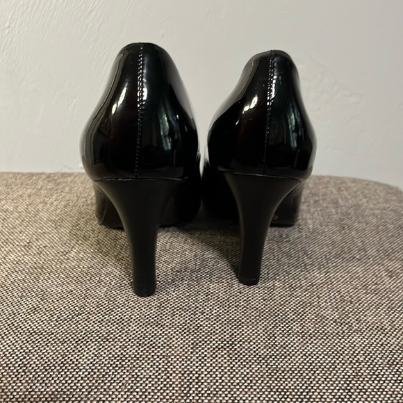 Liuid black open toed heels, size 9. - Picture 4 of 15